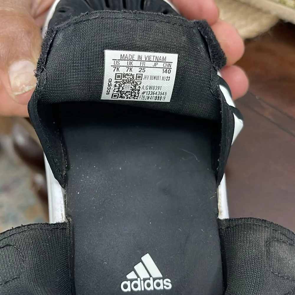 Adidas Kids Closed Toe Black & White, Water Sandals Size 7k with Velcro Closure